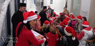 WEB TV - Κάλαντα και ευχές την παραμονή των Χριστουγέννων στο Δημαρχείο