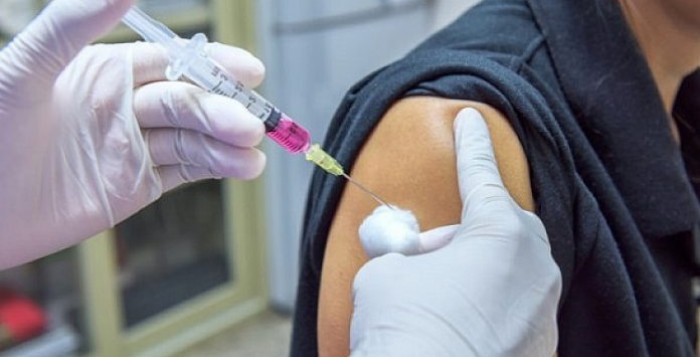Οι πρώτοι εμβολιασμοί κατά της Covid-19. Το μεσημέρι θα εμβολιαστούν η ΠτΔ και ο πρωθυπουργός
