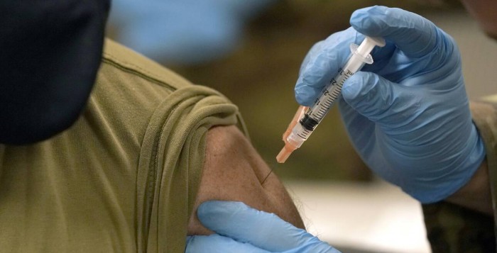 Εμβολιασμοί: Αρχίζουν να φαίνονται τα πρώτα θετικά σημάδια στις ηλικίες άνω των 75 ετών