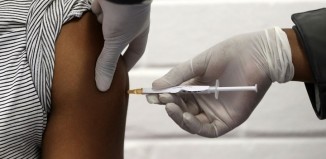Προληπτικοί έλεγχοι της ΕΑΔ σε 10 εμβολιαστικά κέντρα