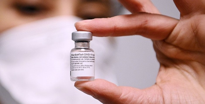 Εμβόλιο για τον κορωνοϊό: Η Pfizer ειδοποιεί για μείωση παραδόσεων στην Ευρώπη