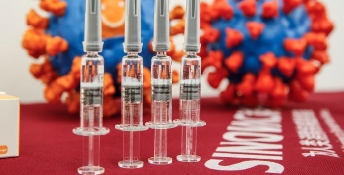Γαλλία: Τα εμβόλια αναμένεται να είναι αποτελεσματικά και κατά του νέου στελέχους του ιού