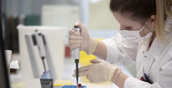 Προσδοκίες από το πειραματικό εμβόλιο της Οξφόρδης–Σύντομα ξεκινά και η Γερμανία