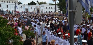 Εικόνες: Με λαμπρότητα οι εορταστικές εκδηλώσεις του Δεκαπενταύγουστου στην Τήνο