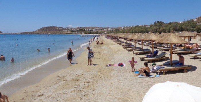 Σε 53 παραλίες του Νοτίου Αιγαίου θα ανεμίζουν φέτος γαλάζιες σημαίες - Μία στη Μύκονο