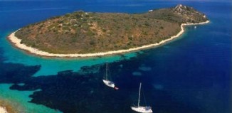 Ελληνικό νησί σκέφτονται να αγοράσουν Πιτ - Τζολί;