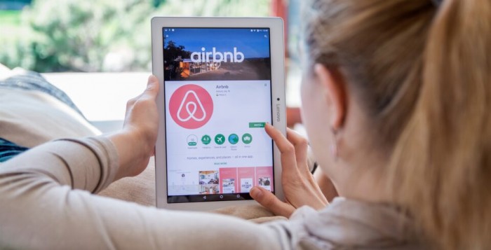 Τέλος τα πάρτι στα ακίνητά μας, λέει η Airbnb
