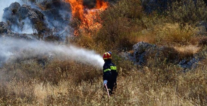 Έκτακτό: Μεγάλη φωτιά στο Αγράρι