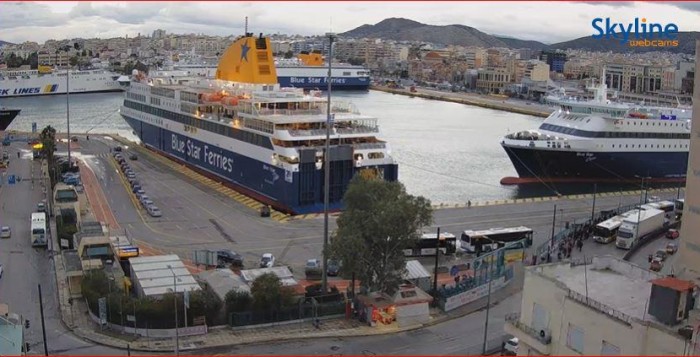 Κυκλάδες: Δεμένο το «Delos» στον Πειραιά, σε κίνηση το «Paros» για Πειραιά