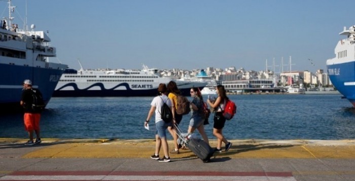 Αύξηση αναμένεται σήμερα στην επιβατική κίνηση από τα λιμάνια της Αττικής