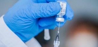 Για ποιους είναι απαραίτητη η τρίτη δόση του εμβολίου – Πώς θα ωφεληθούν