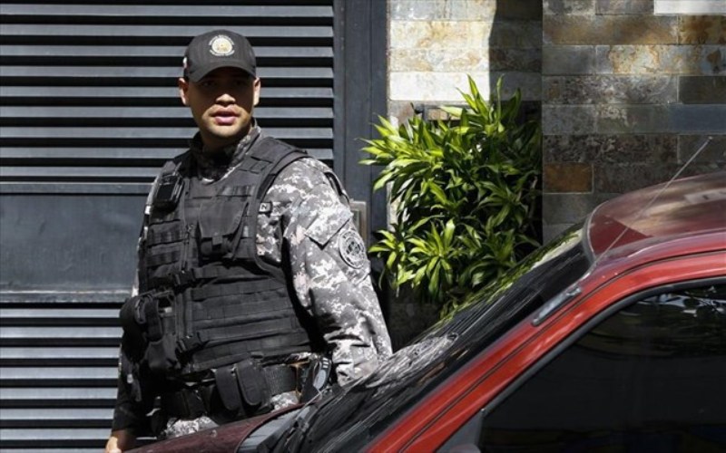 Βενεζουέλα: Είχαν κρύψει 3 εκατ. δολ. σε πάτωμα φορτηγού