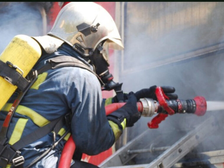Φωτιά σε σπίτι στη περιοχή Αργύραινα - Άμεση η επέμβαση της Πυροσβεστικής