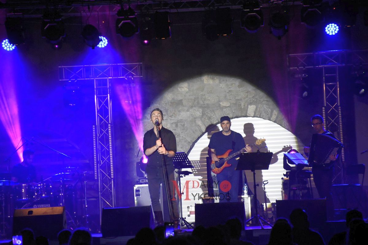 (pics & vid)2o Mykonos Youth Festival: Γέμισε τη Μύκονο με μουσική και όμορφα συναισθήματα ο Μιχάλης Χατζηγιάννης