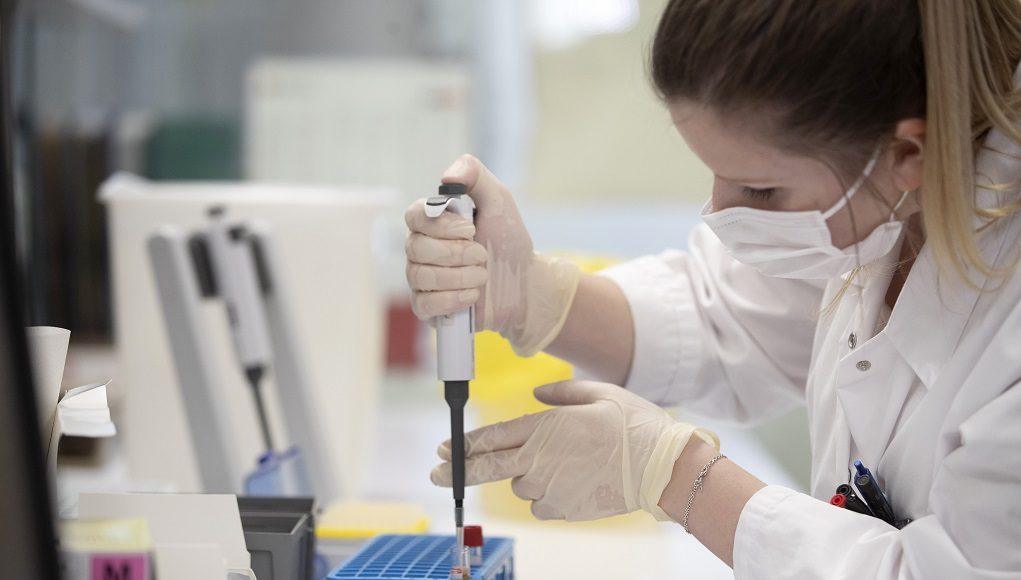 Προσδοκίες από το πειραματικό εμβόλιο της Οξφόρδης–Σύντομα ξεκινά και η Γερμανία