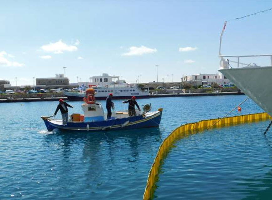 (φωτο) Άσκηση ετοιμότητας για θαλάσσια ρύπανση από το Λιμενικό Ταμείο και ΔΕΗ/ΑΣΠ Μυκόνου