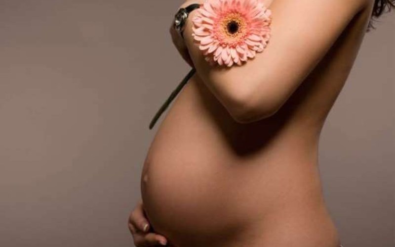 Οι έγκυες πρέπει να μιλούν στο μωρό που κυοφορούν