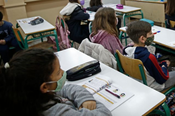 Σχολεία – Χιλιάδες προσλήψεις εκπαιδευτικών για την κάλυψη των κενών – «Τσουνάμι» κρουσμάτων το πρώτο 48ωρο