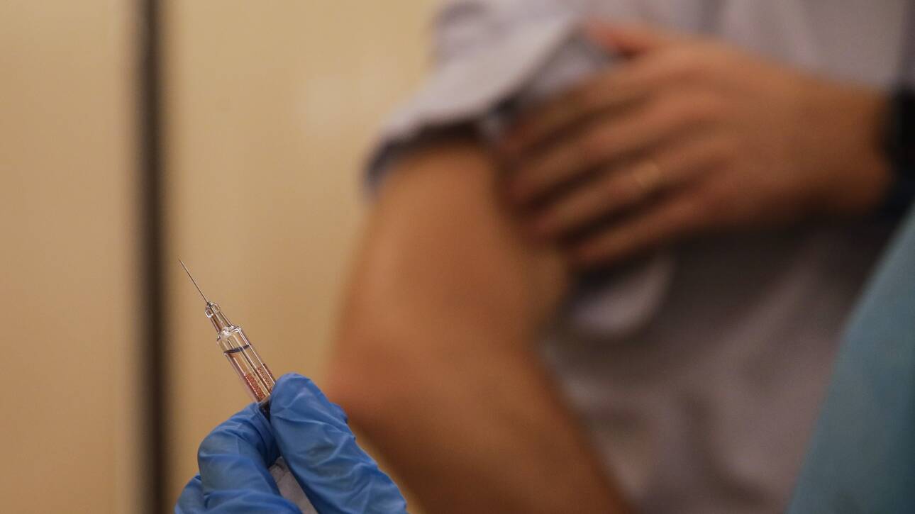 Το εμβόλιο έρχεται, αλλά οικονομίες και αγορές παραμένουν ευάλωτες στον κορωνοϊό