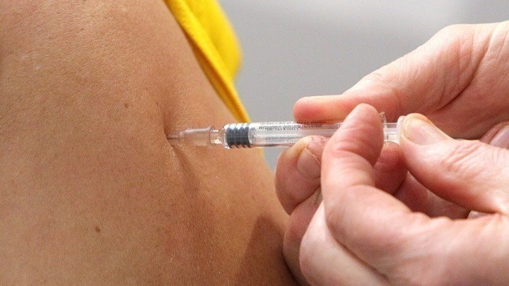 Τι πρέπει να γνωρίζουμε για τα εμβόλια γρίπης και πνευμονιόκοκκου